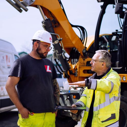 Langguth-Polier Dominik Petscheny (l.) im Gespräch mit Projektingenieur Gerhard Zenkel, N-ERGIE Netz GmbH.
Foto: Ernst und Ludwig Langguth